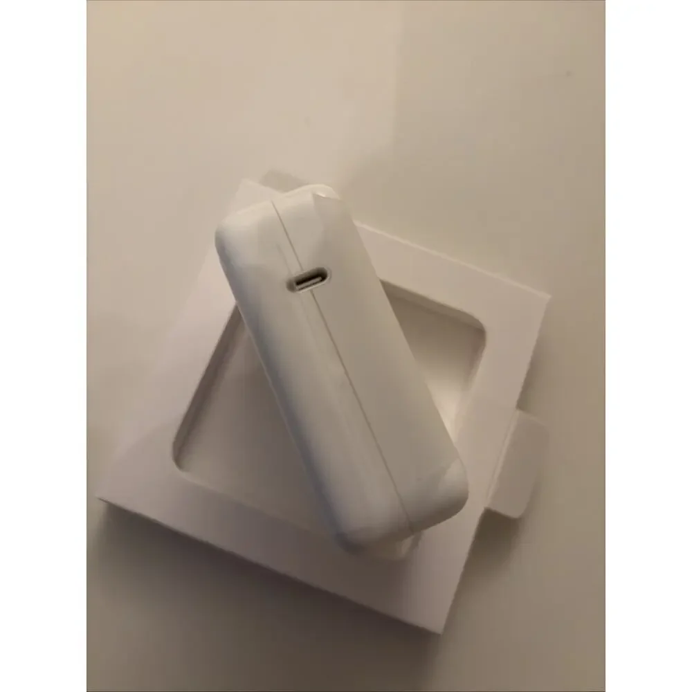 Apple USB-C 61W Power Adapter